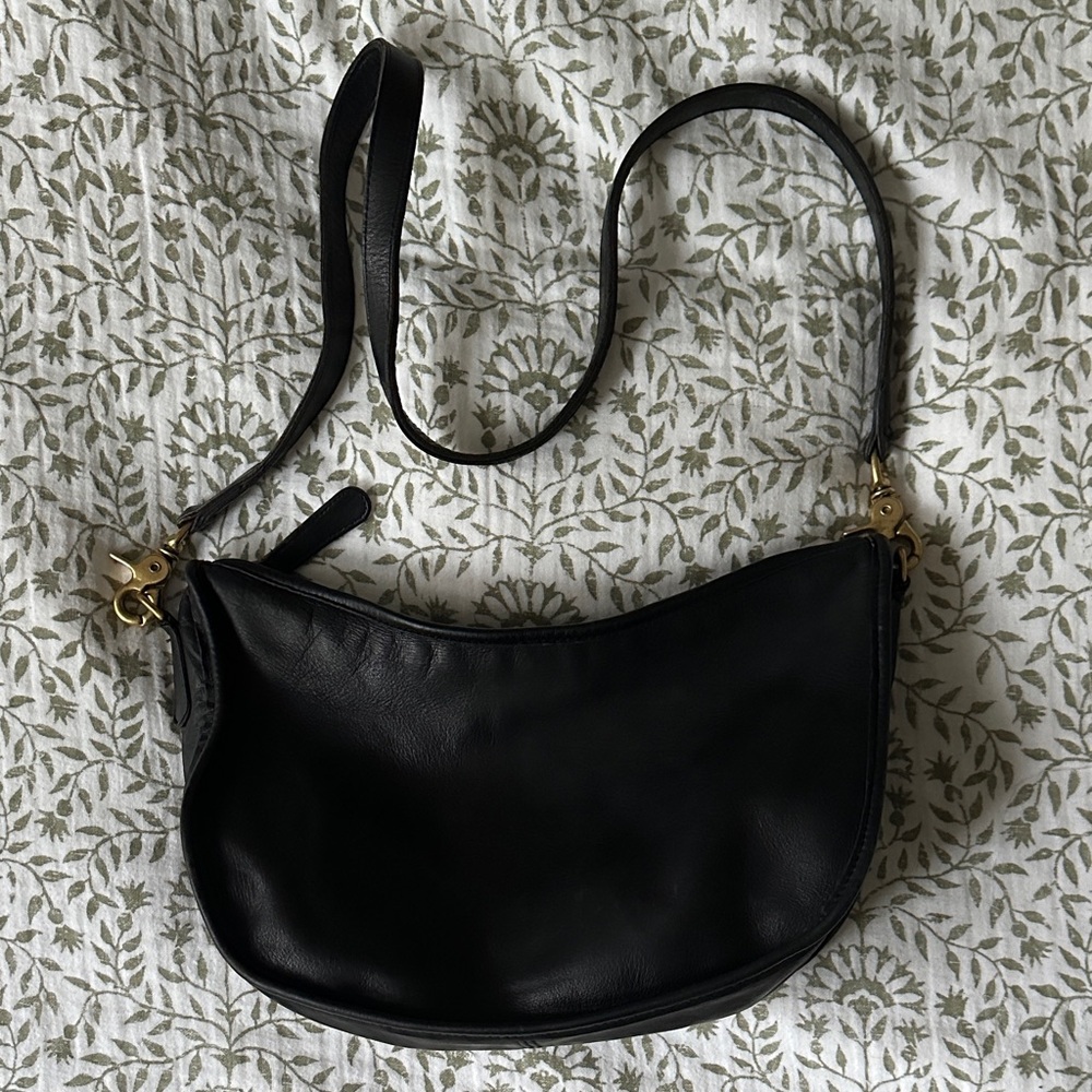 Coach • Vintage Black Leather Sling